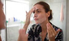 Bioderma - Tinkami įpročiai norint suvaldyti aknę Bioderma - Tinkami įpročiai norint suvaldyti aknę