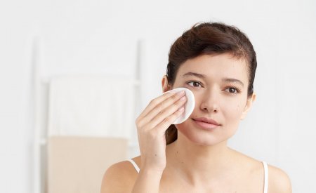 Bioderma - moteris valo veidą Bioderma - moteris valo veidą
