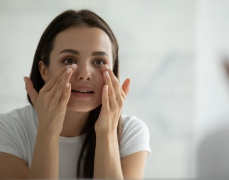 Kaip drėkinti akių srities odą?