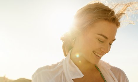 Bioderma - Moteris saugosi nuo saulės